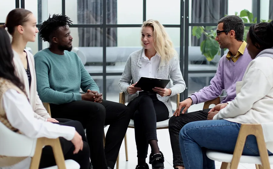Une formatrice de l’organisme de formation UDD anime un groupe
