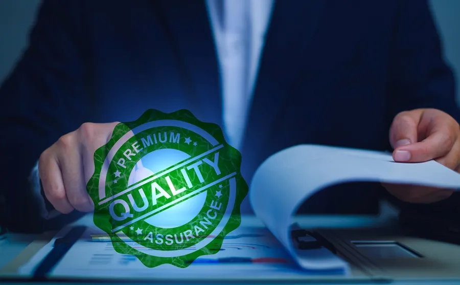 Professionnel consultant un rapport qualité ESSMS – formation évaluation HAS – Organisme de formation UDD