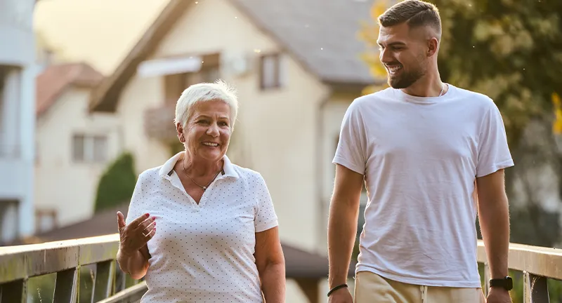Professionnel ESSMS et personne âgée, formation UDD intergénération